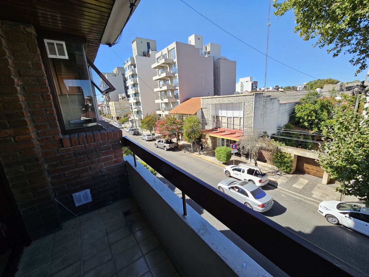 DEPARTAMENTO 3 AMBIENTES AL FRENTE CON COCHERA 