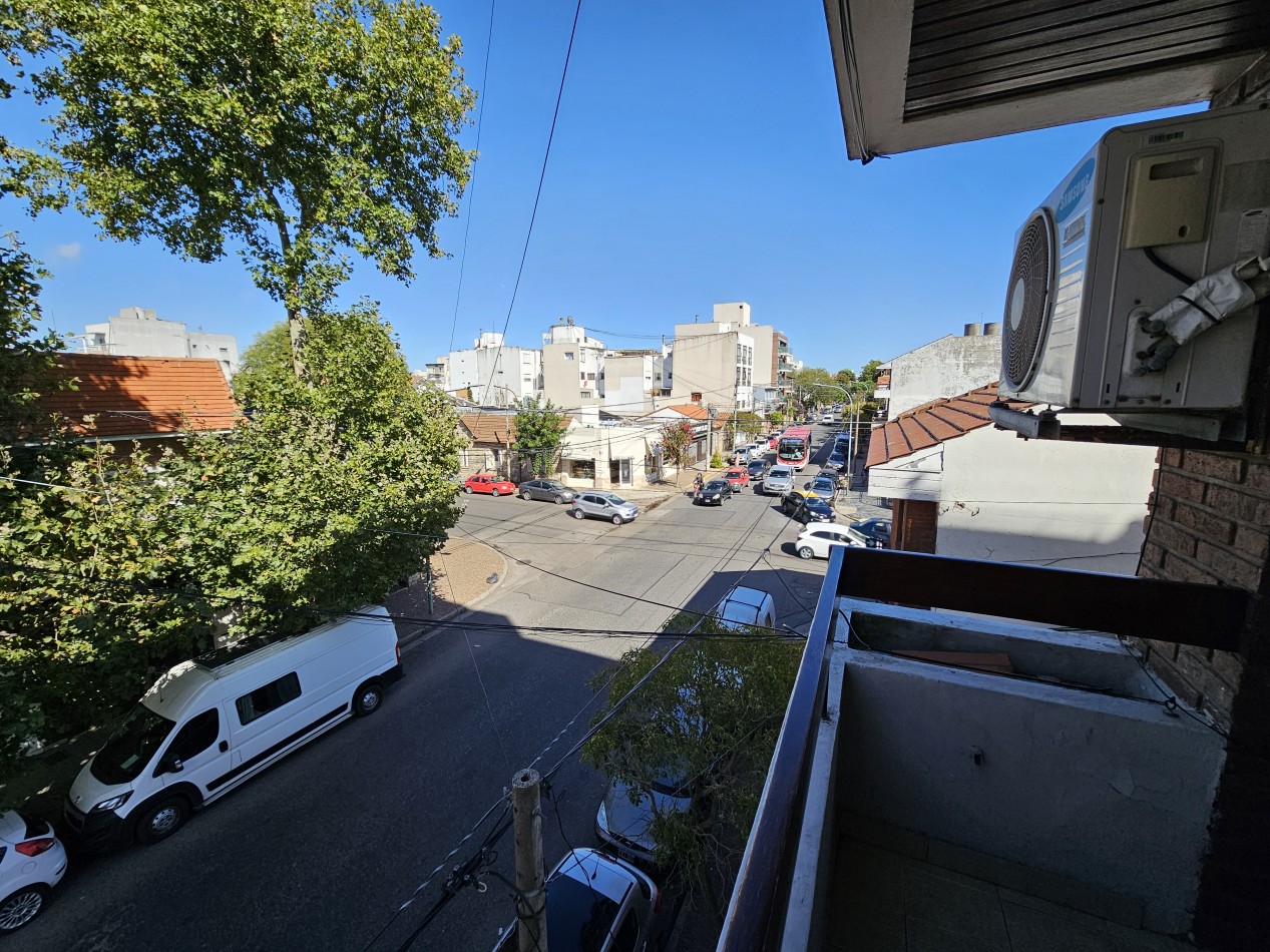 DEPARTAMENTO 3 AMBIENTES AL FRENTE CON COCHERA 