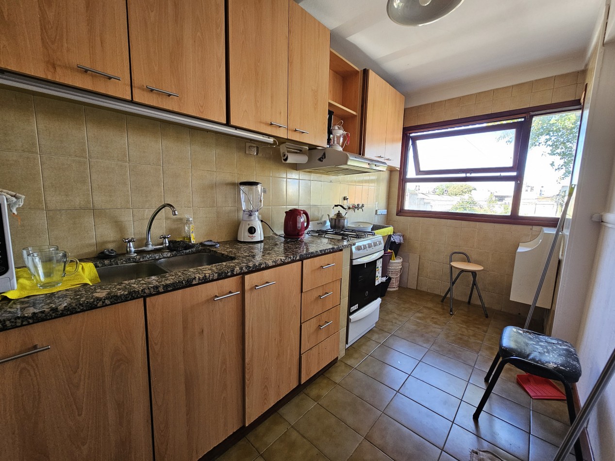 DEPARTAMENTO 3 AMBIENTES AL FRENTE CON COCHERA 