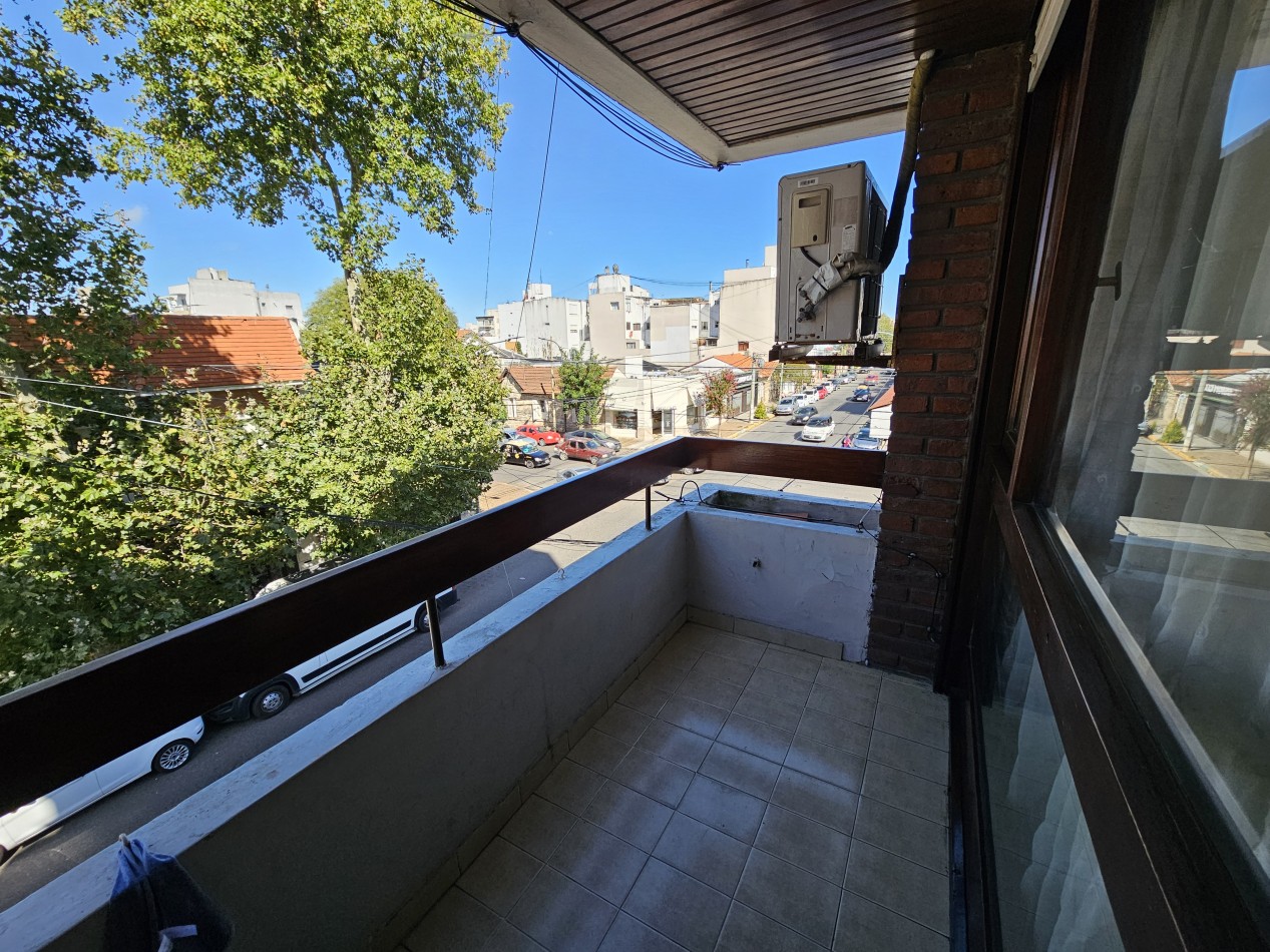 DEPARTAMENTO 3 AMBIENTES AL FRENTE CON COCHERA 