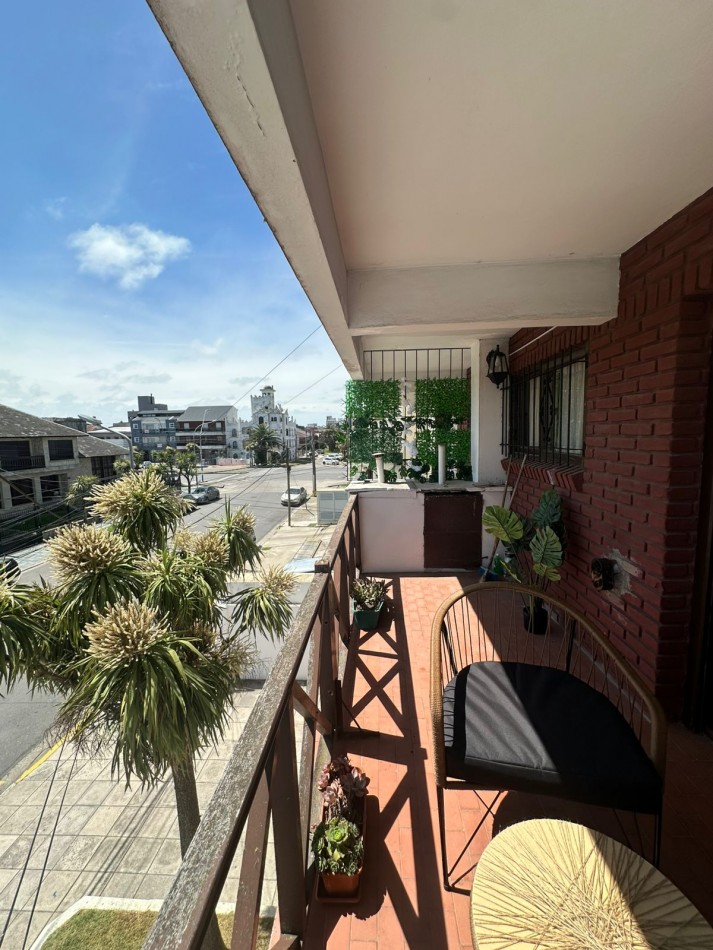 Departamento 2 ambientes al frente con 2 balcones salientes