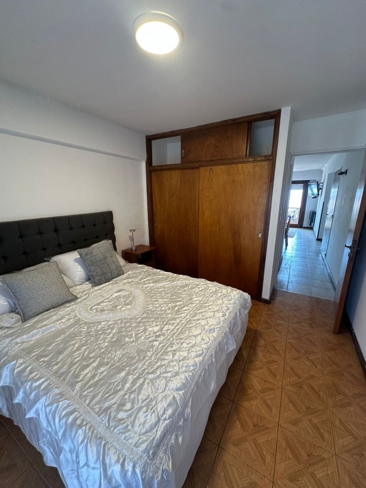 Departamento 2 ambientes al frente con 2 balcones salientes