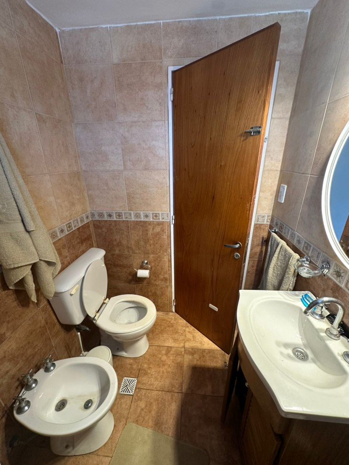 Departamento 2 ambientes al frente con 2 balcones salientes