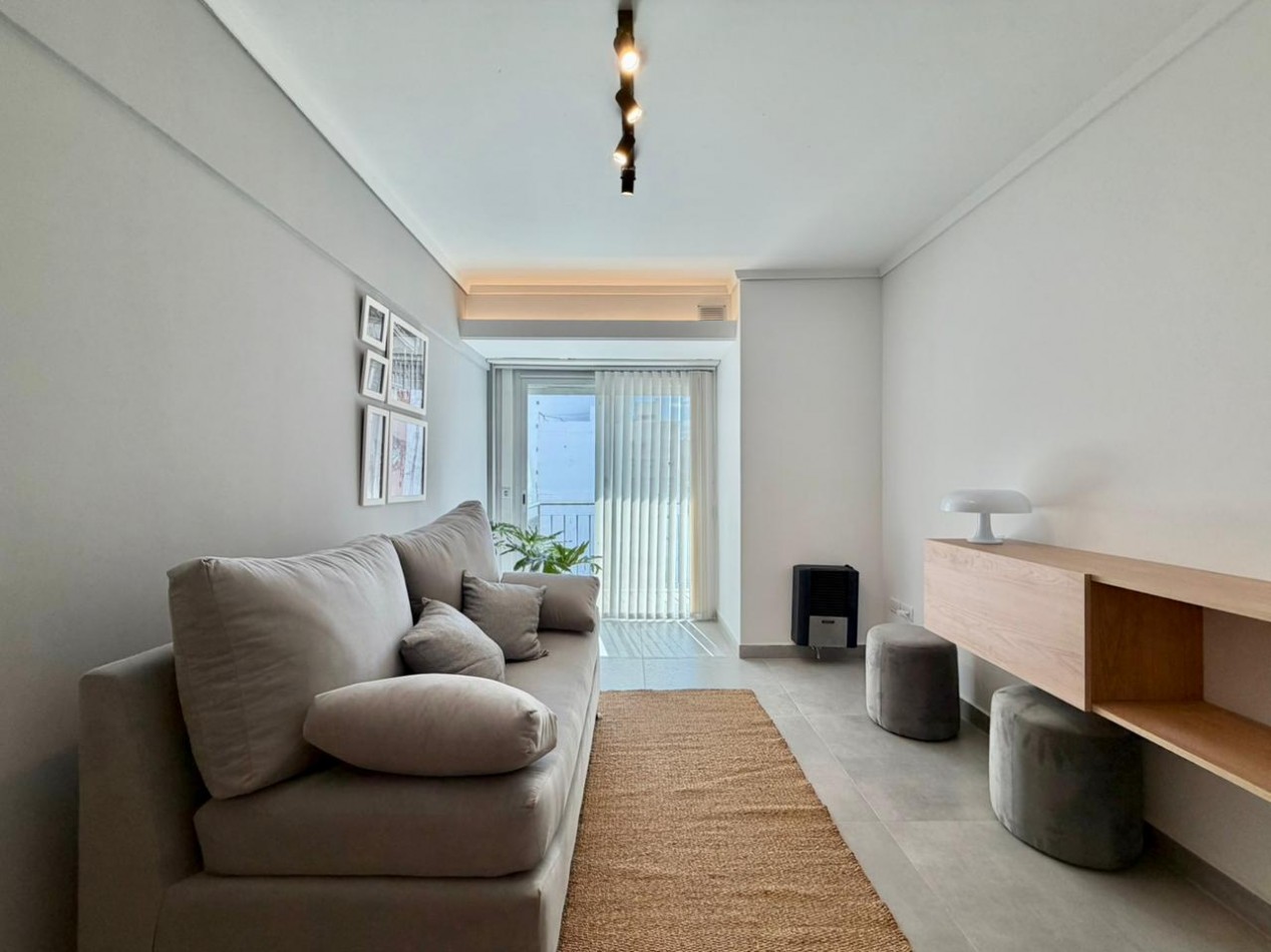 DEPARTAMENTO 2 AMBIENTES A LA CALLE CON BALCON ZONA CENTRO