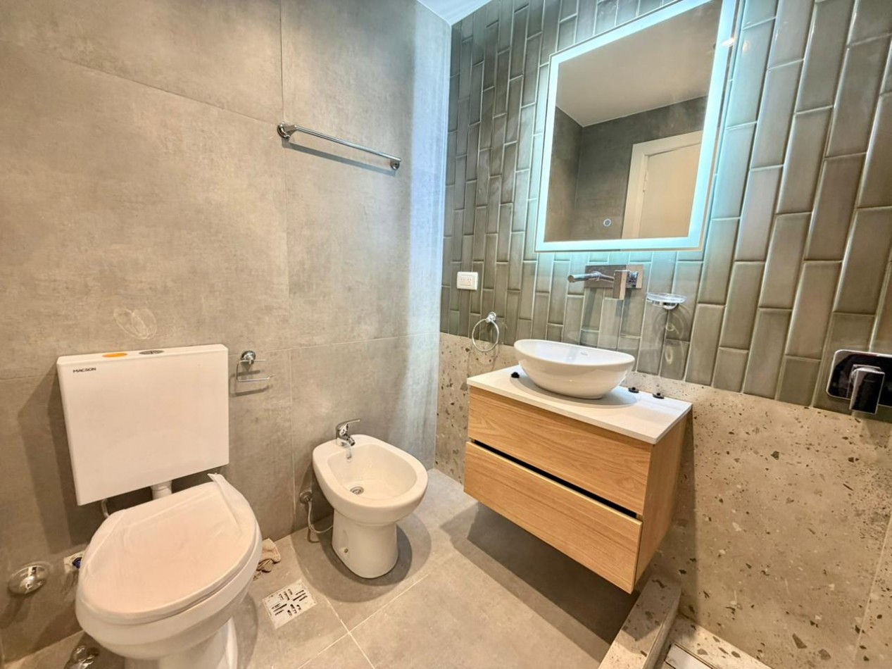 DEPARTAMENTO 2 AMBIENTES A LA CALLE CON BALCON ZONA CENTRO