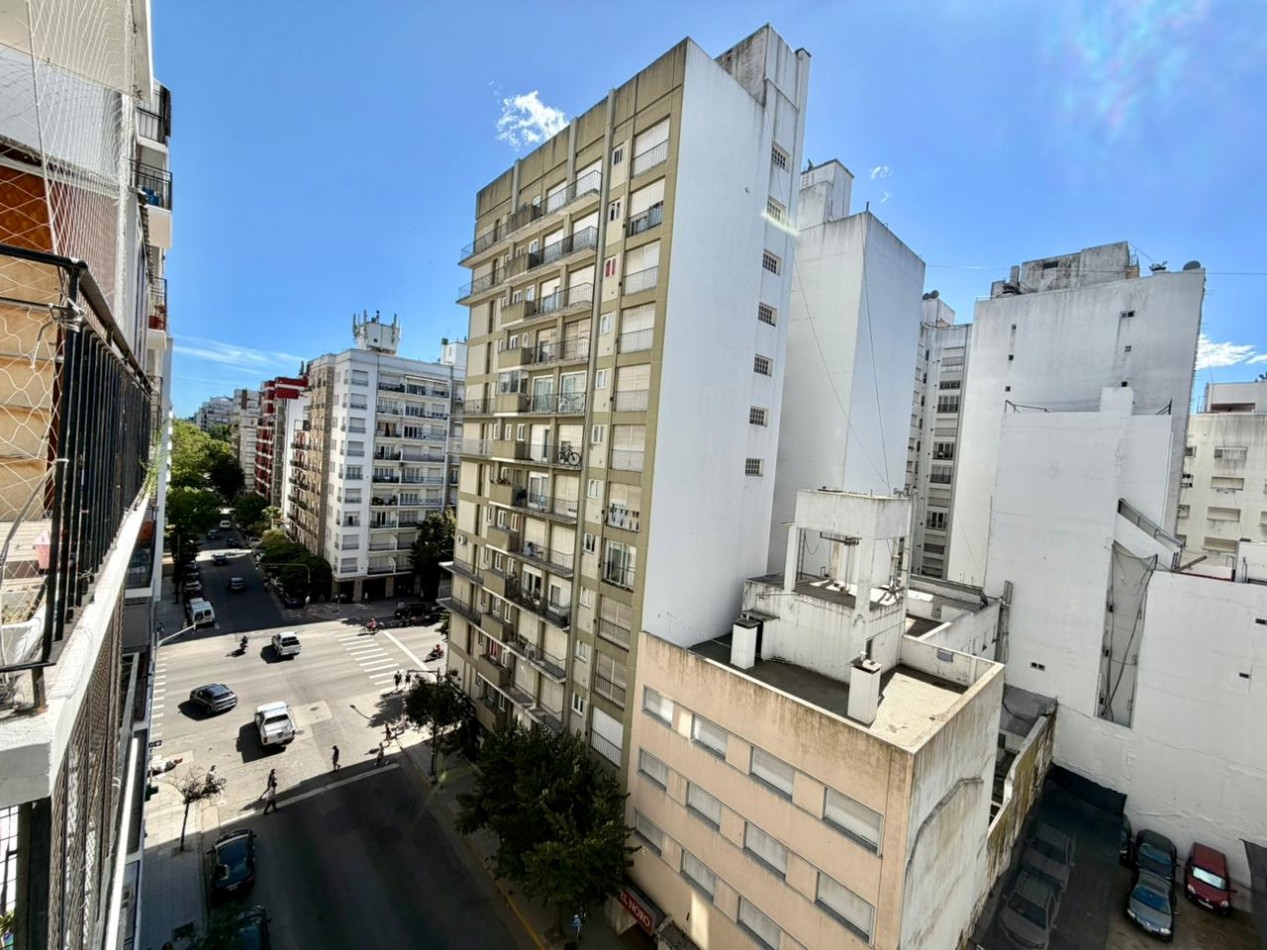 DEPARTAMENTO 2 AMBIENTES A LA CALLE CON BALCON ZONA CENTRO