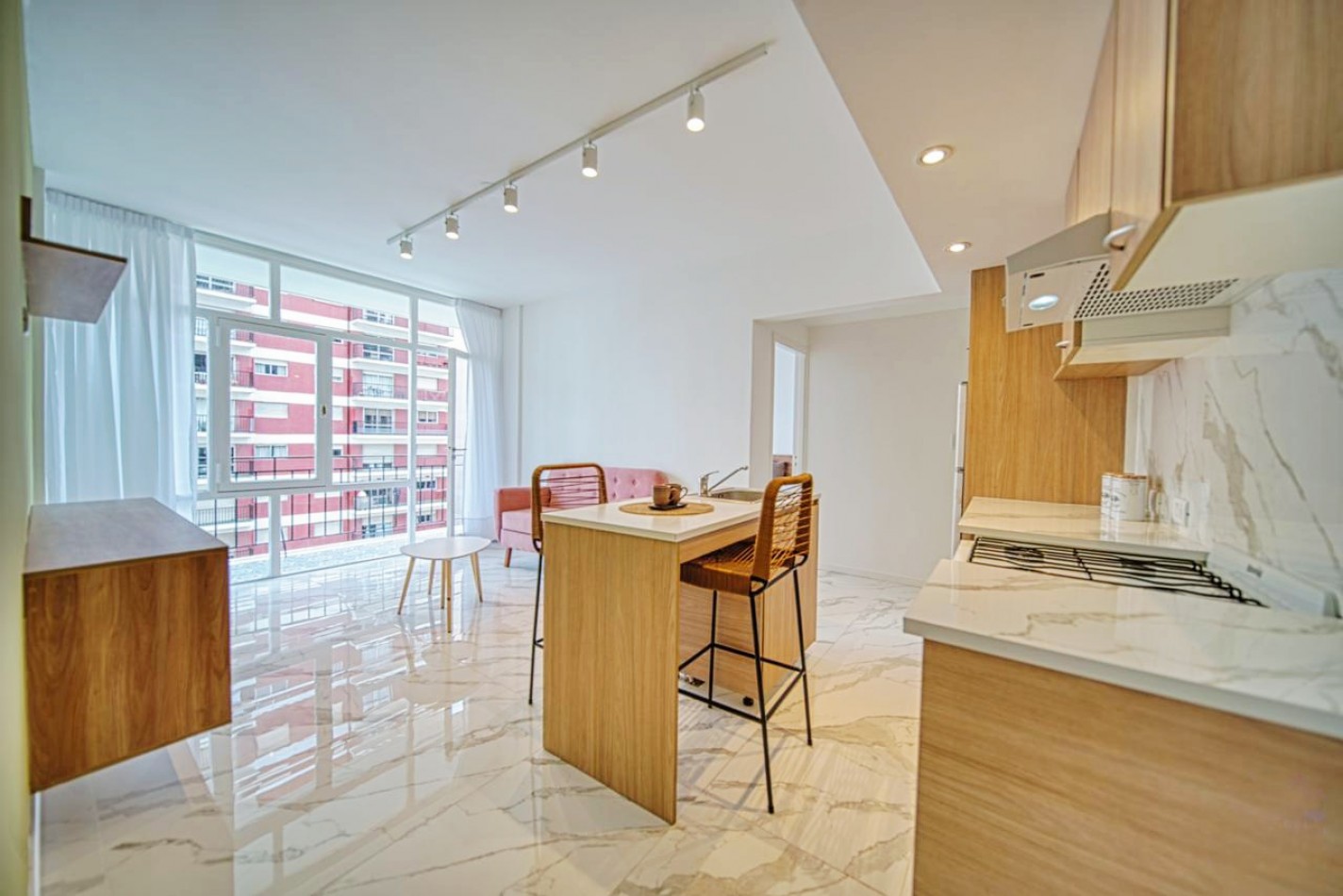 DEPARTAMENTO 3 AMBIENTES AL FRENTE ZONA CENTRO