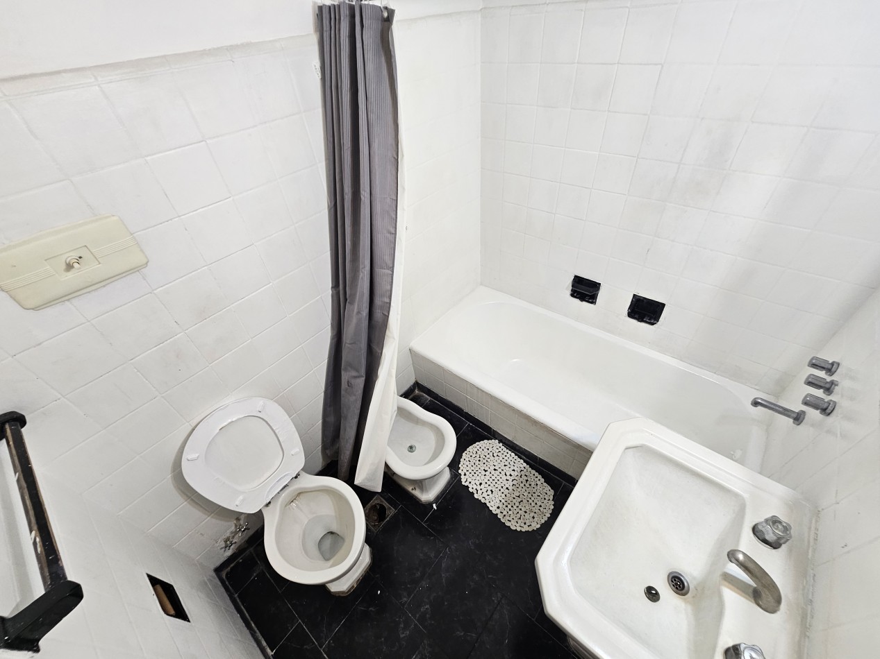 DEPARTAMENTO 3 AMBIENTES CON DEPENDENCIA Y BALCON A LA CALLE ALQUILER 24 MESES