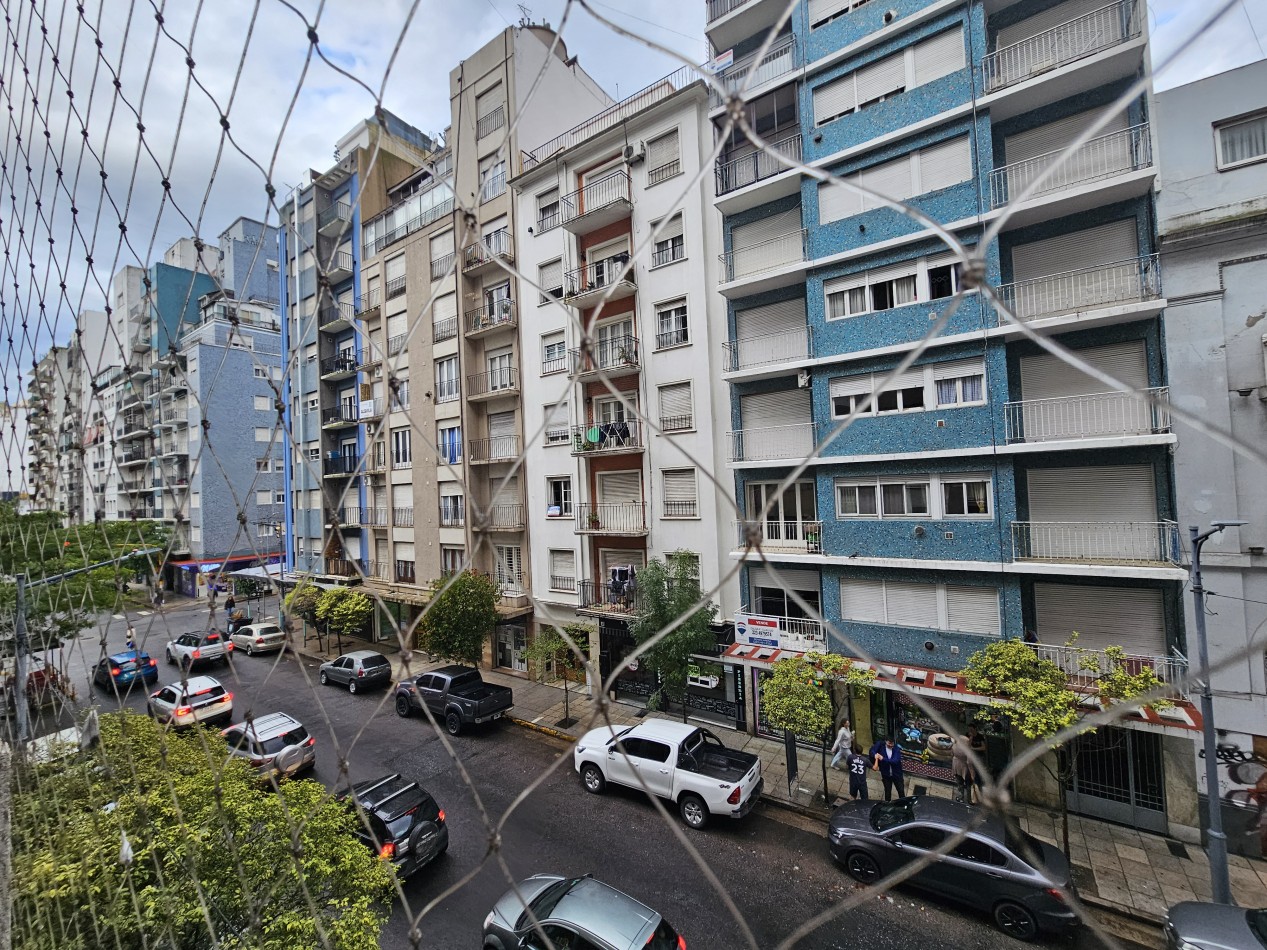 DEPARTAMENTO 3 AMBIENTES CON DEPENDENCIA Y BALCON A LA CALLE ALQUILER 24 MESES