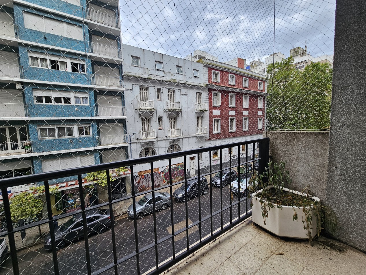 DEPARTAMENTO 3 AMBIENTES CON DEPENDENCIA Y BALCON A LA CALLE ALQUILER 24 MESES