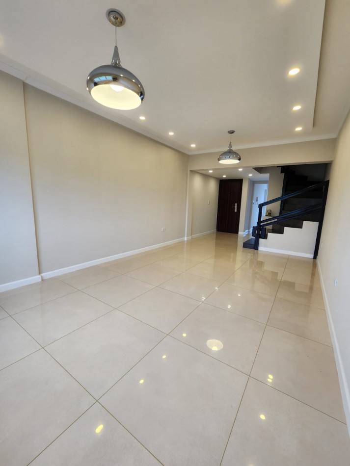 Duplex 3 ambientes con cochera en venta zona Chauvin