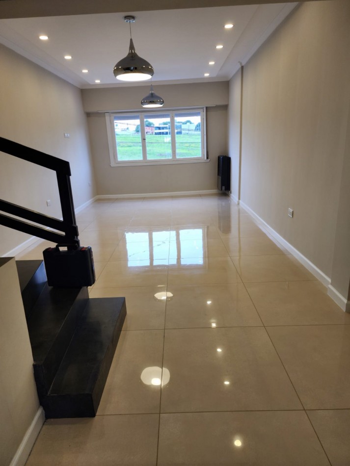 Duplex 3 ambientes con cochera en venta zona Chauvin