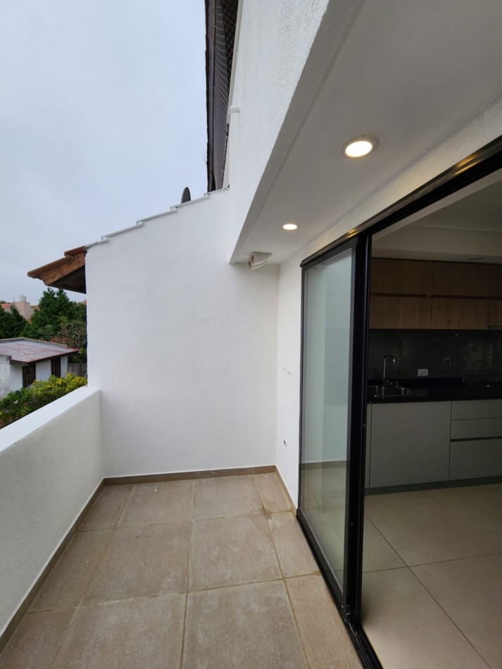 Duplex 3 ambientes con cochera en venta zona Chauvin