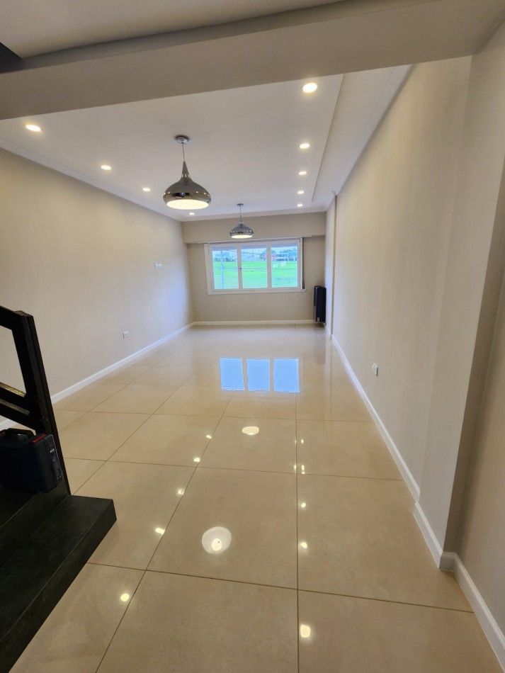 Duplex 3 ambientes con cochera en venta zona Chauvin