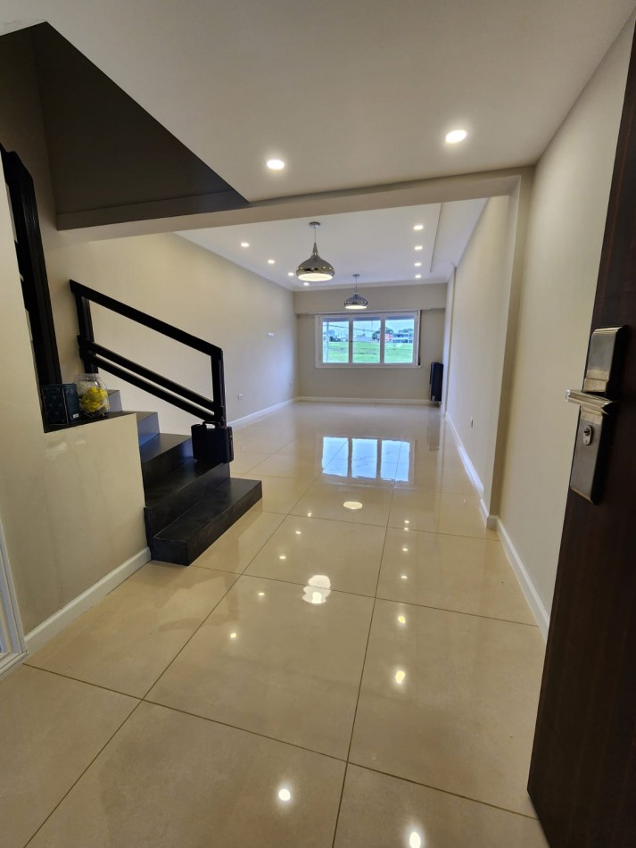 Duplex 3 ambientes con cochera en venta zona Chauvin