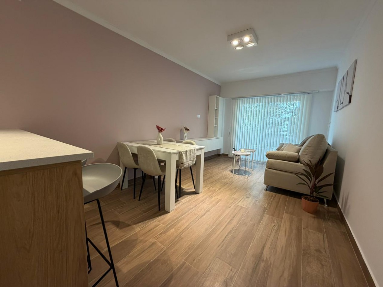 DEPARTAMENTO 2 AMBIENTES  A LA CALLE  CON BALCON 