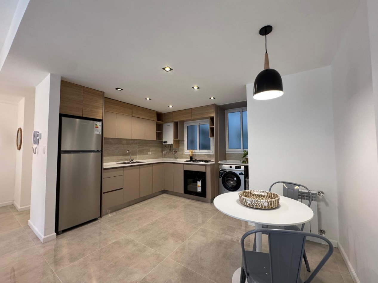 Departamento 3 ambientes al frente con balcon zona Plaza Colon en venta