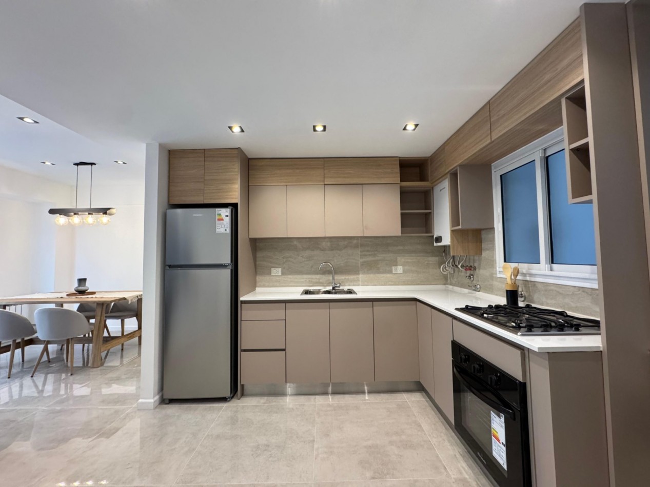 Departamento 3 ambientes al frente con balcon zona Plaza Colon en venta