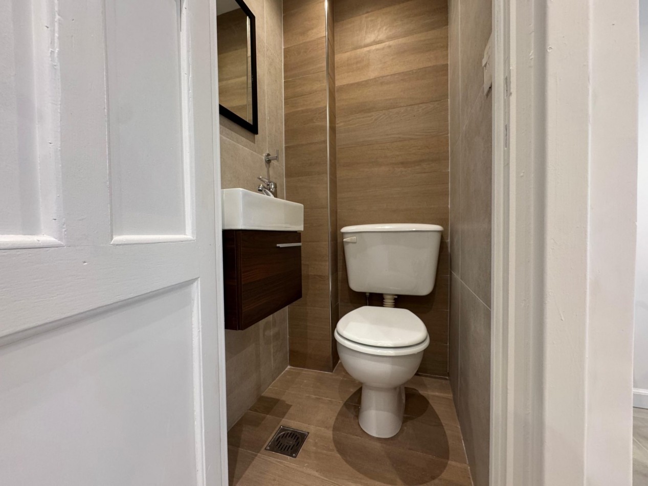 Departamento 3 ambientes al frente con balcon zona Plaza Colon en venta