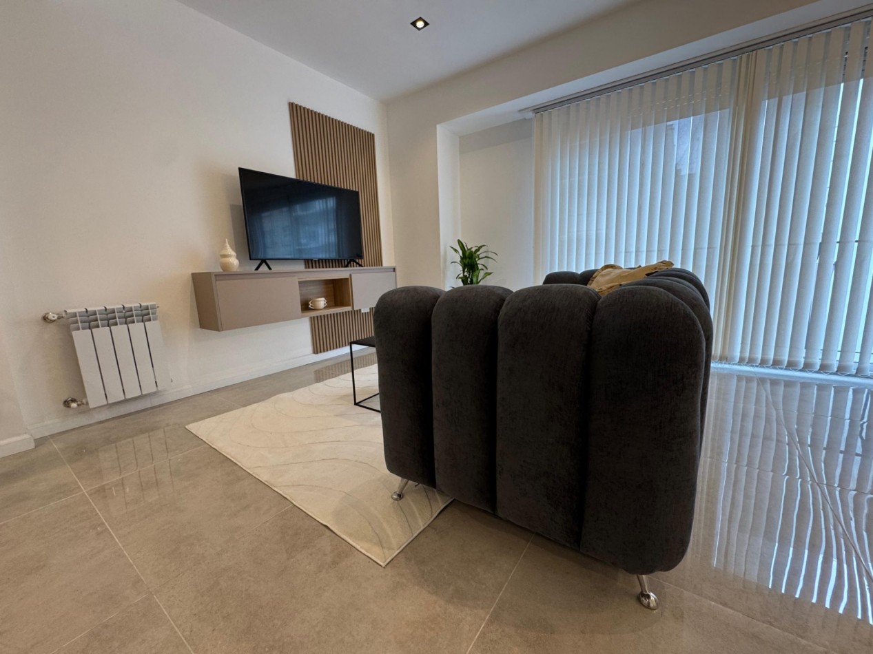 Departamento 3 ambientes al frente con balcon zona Plaza Colon en venta