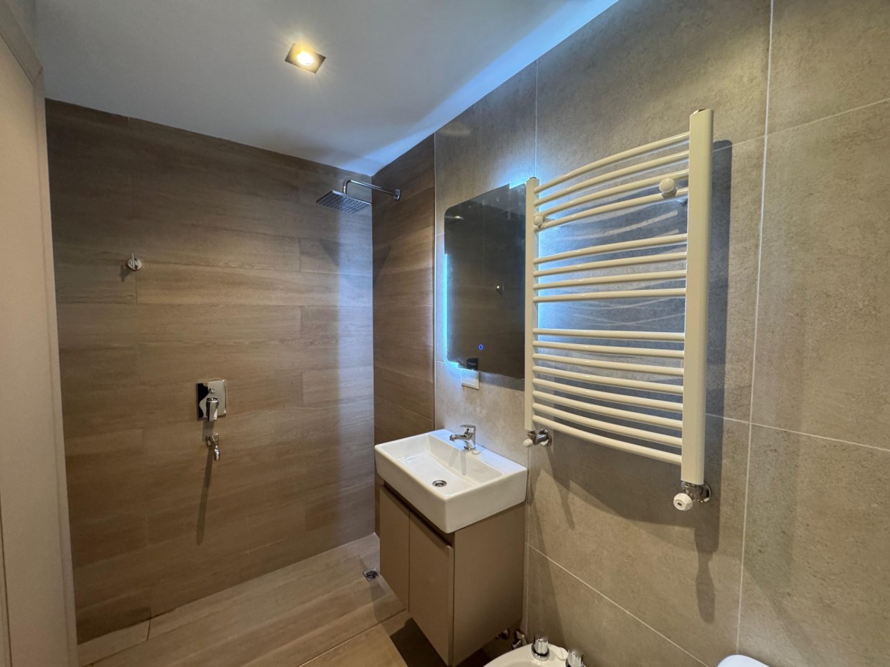 Departamento 3 ambientes al frente con balcon zona Plaza Colon en venta