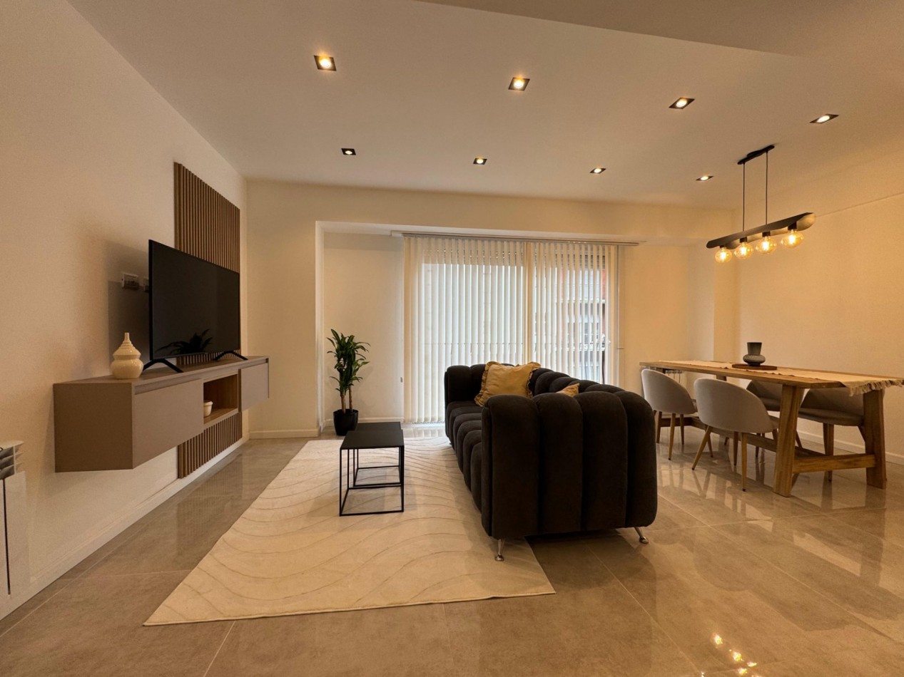 Departamento 3 ambientes al frente con balcon zona Plaza Colon en venta