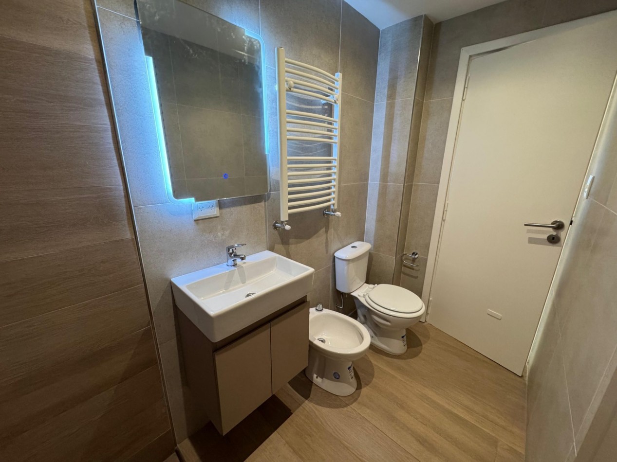 Departamento 3 ambientes al frente con balcon zona Plaza Colon en venta