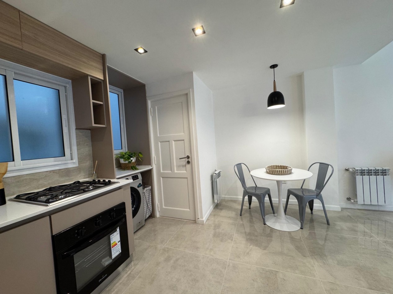 Departamento 3 ambientes al frente con balcon zona Plaza Colon en venta