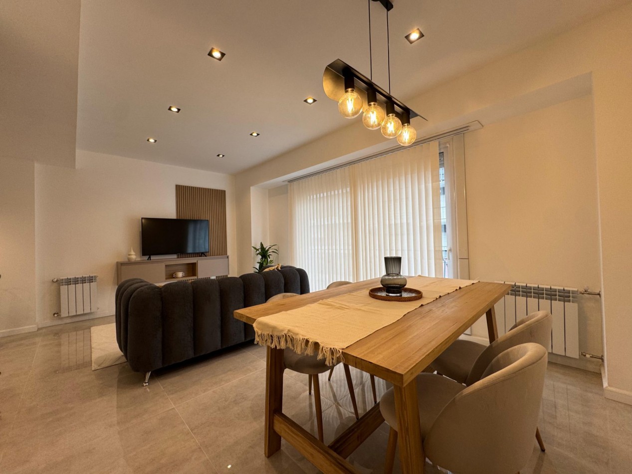 Departamento 3 ambientes al frente con balcon zona Plaza Colon en venta