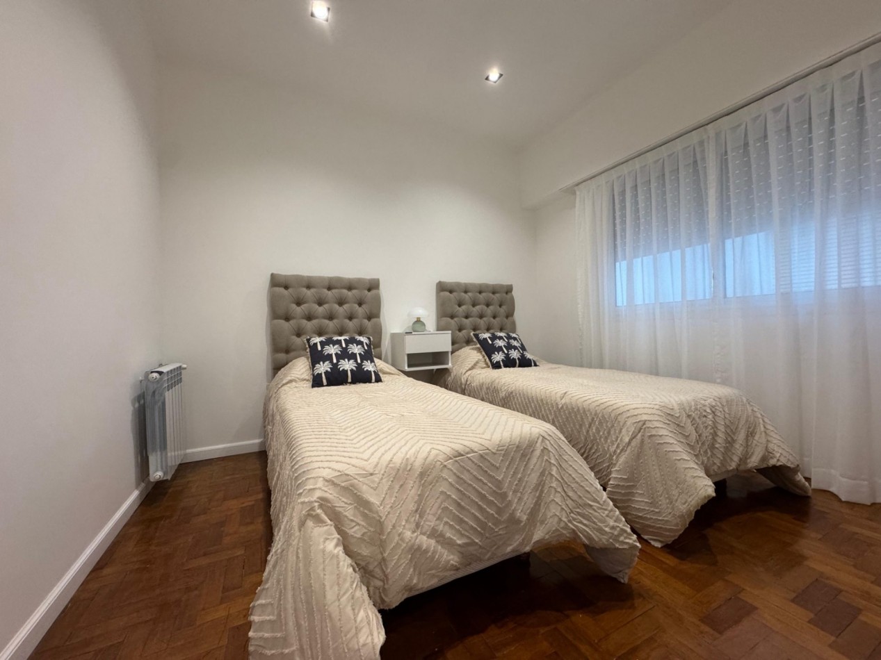 Departamento 3 ambientes al frente con balcon zona Plaza Colon en venta