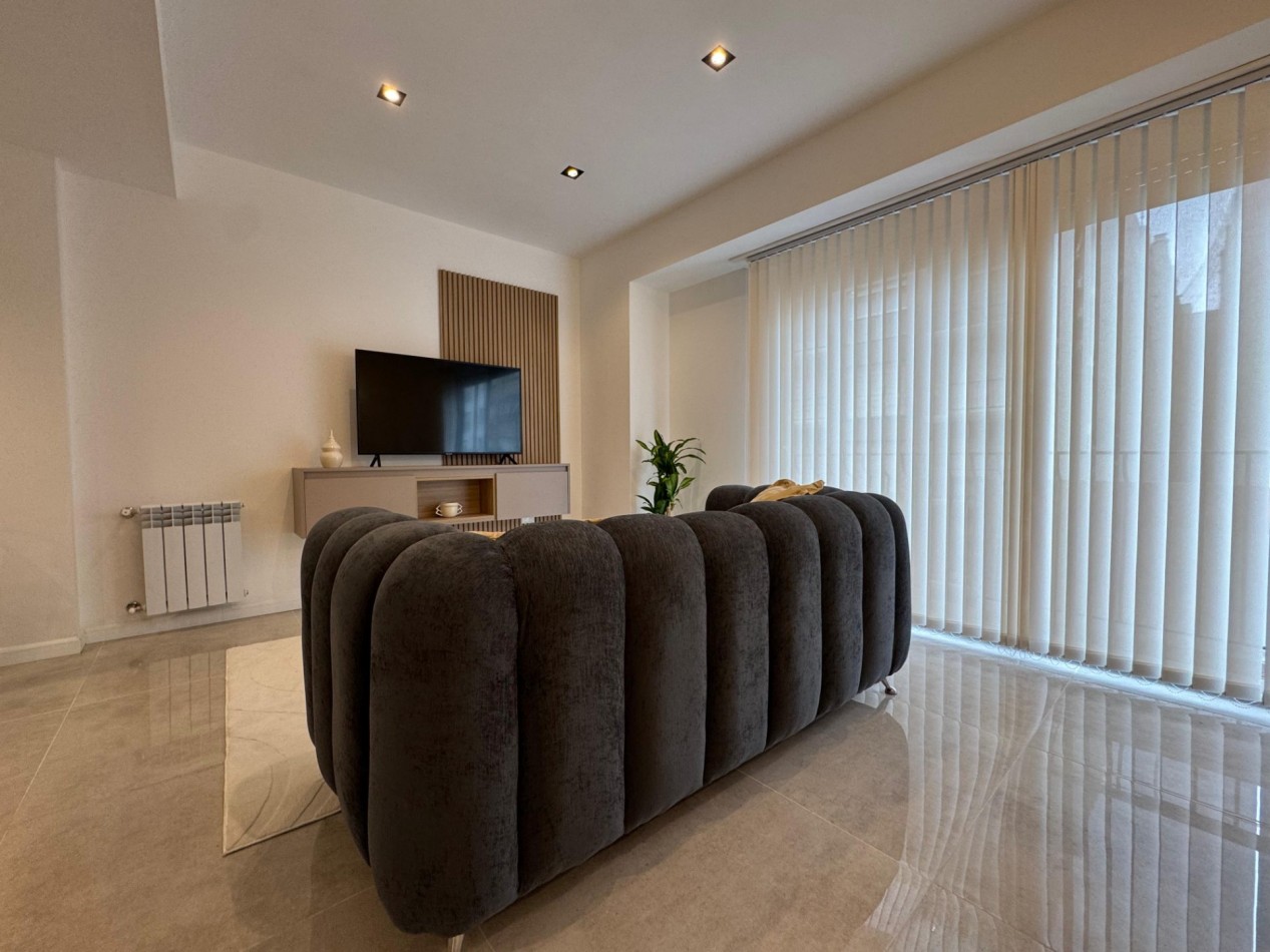 Departamento 3 ambientes al frente con balcon zona Plaza Colon en venta