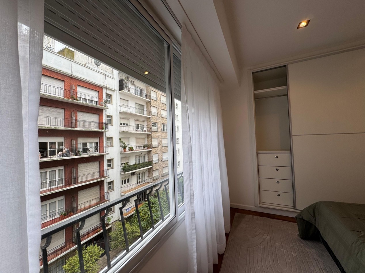 Departamento 3 ambientes al frente con balcon zona Plaza Colon en venta