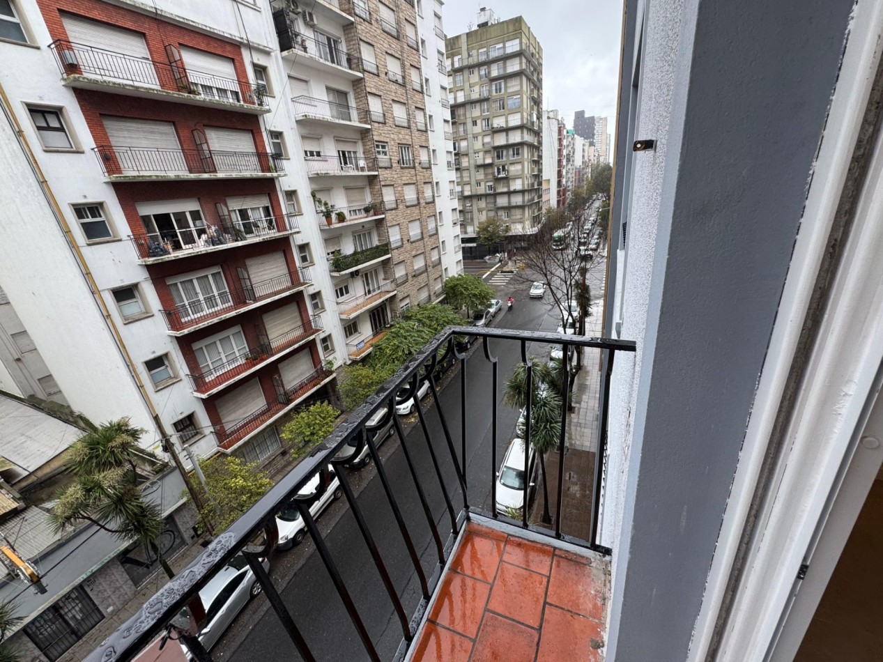Departamento 3 ambientes al frente con balcon zona Plaza Colon en venta