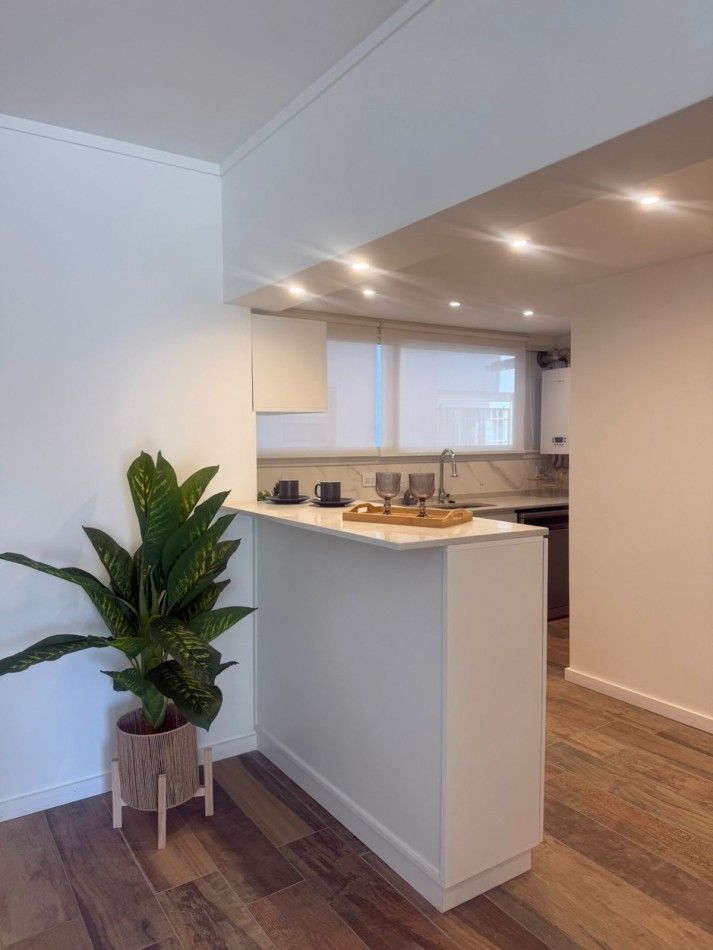 Departamento 4 ambientes al frente con espacio de cochera en venta