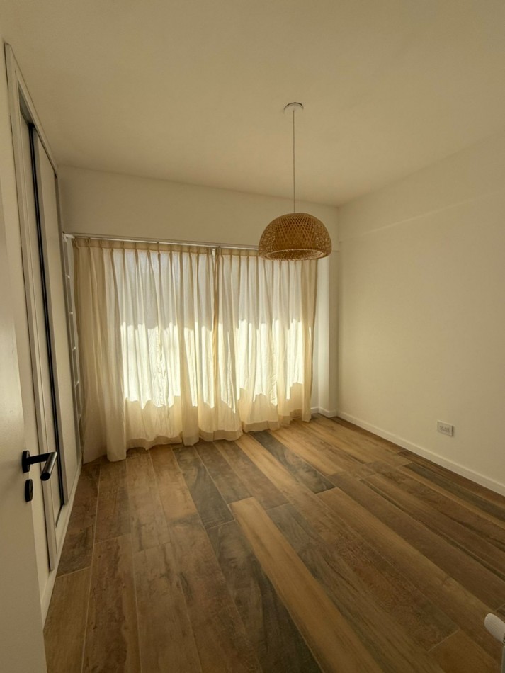 Departamento 4 ambientes al frente con espacio de cochera en venta