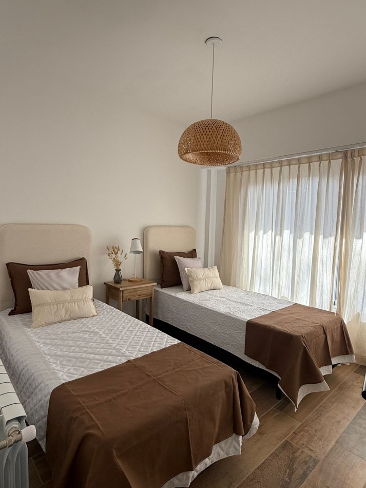 Departamento 4 ambientes al frente con espacio de cochera en venta