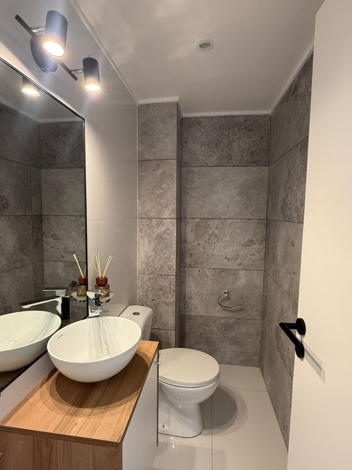 Departamento 4 ambientes al frente con espacio de cochera en venta