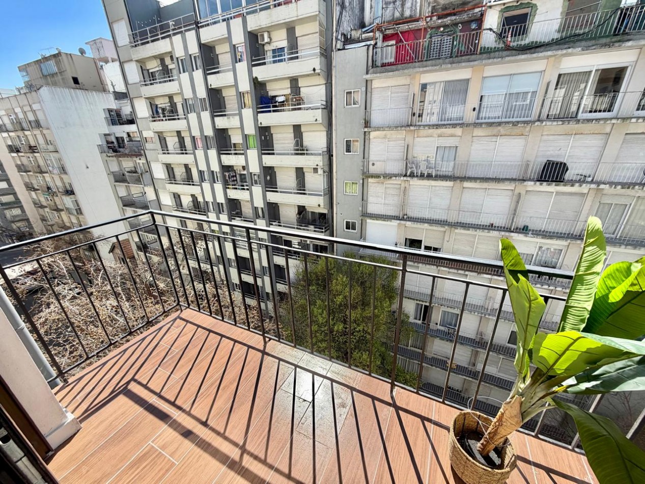 DEPARTAMENTO 2 AMBIENTES A LA CALLE CON BALCON SALIENTE