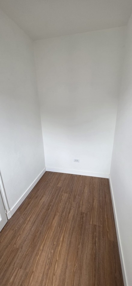 Departamento 2 ambientes con dependencia y balcon saliente al frente