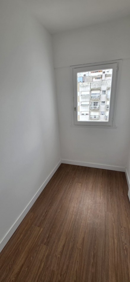 Departamento 2 ambientes con dependencia y balcon saliente al frente