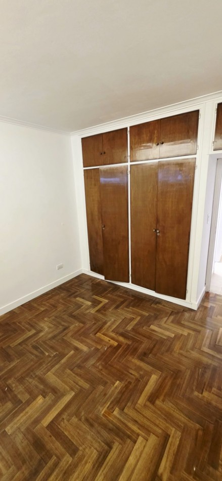 Departamento 2 ambientes con dependencia y balcon saliente al frente