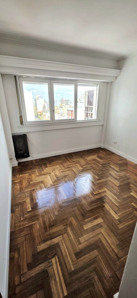 Departamento 2 ambientes con dependencia y balcon saliente al frente