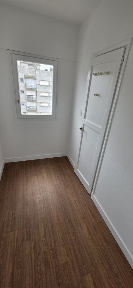 Departamento 2 ambientes con dependencia y balcon saliente al frente