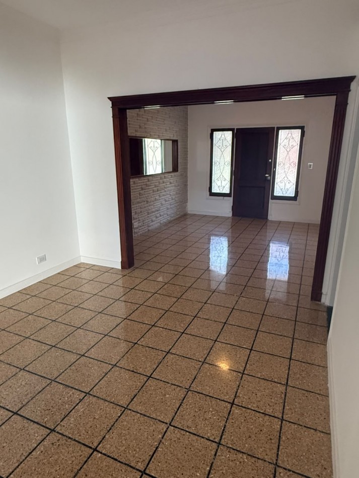 CHALET 4 AMBIENTES EN VENTA ZONA LOMAS DE STELLA MARIS