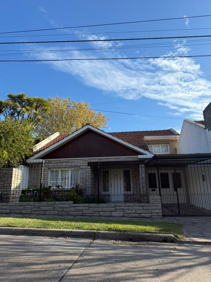 CHALET 4 AMBIENTES EN VENTA ZONA LOMAS DE STELLA MARIS