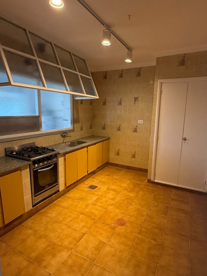 CHALET 4 AMBIENTES EN VENTA ZONA LOMAS DE STELLA MARIS