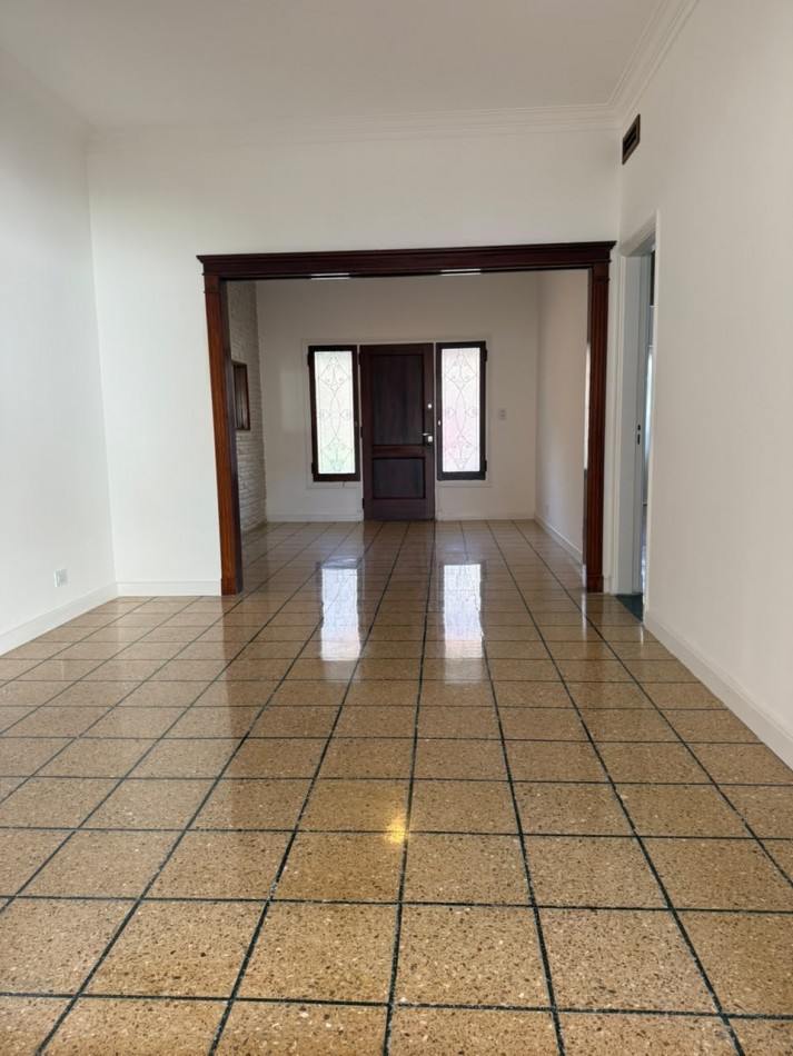 CHALET 4 AMBIENTES EN VENTA ZONA LOMAS DE STELLA MARIS