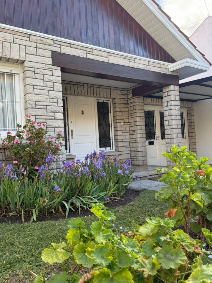 CHALET 4 AMBIENTES EN VENTA ZONA LOMAS DE STELLA MARIS