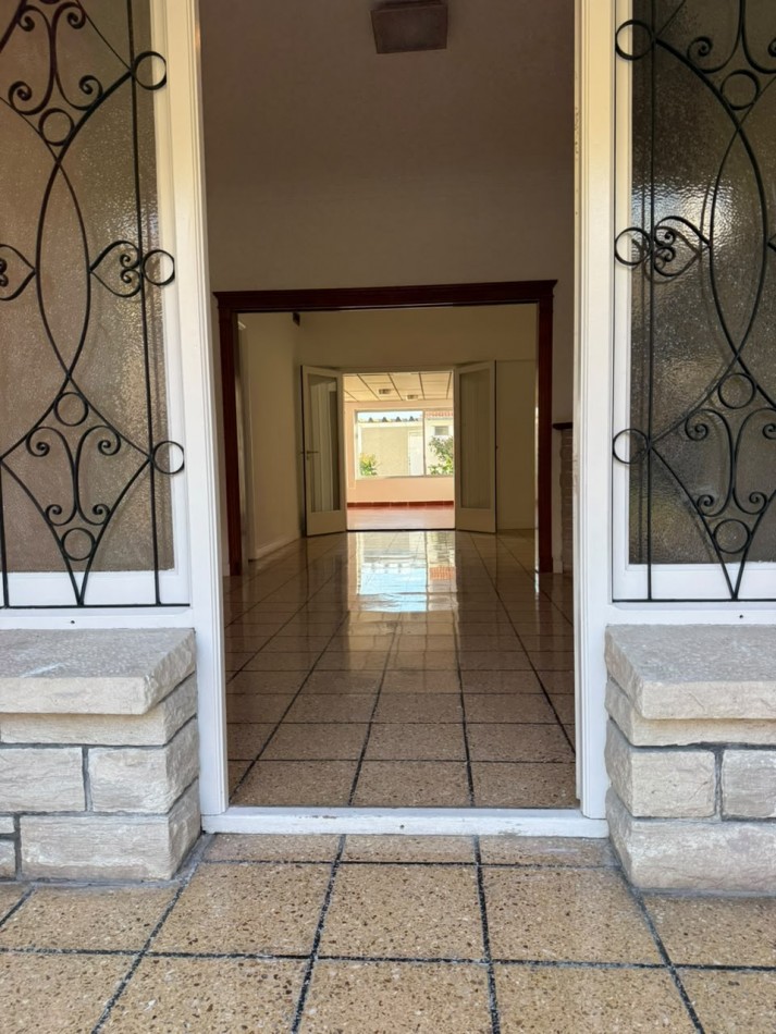 CHALET 4 AMBIENTES EN VENTA ZONA LOMAS DE STELLA MARIS