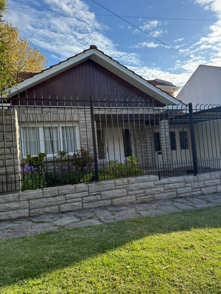 CHALET 4 AMBIENTES EN VENTA ZONA LOMAS DE STELLA MARIS